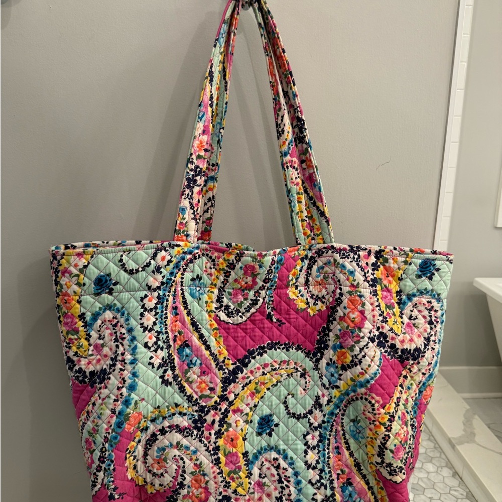 Vera Bradley Colorful Quilted Oversized Tote in retired Wildflower Paisley